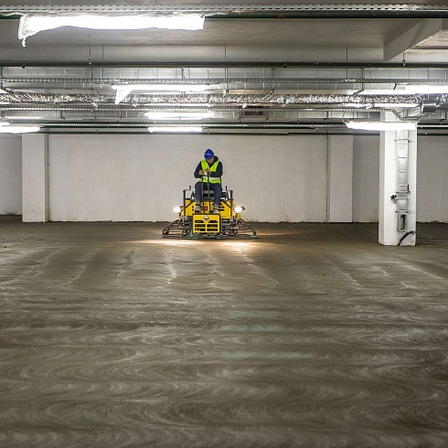 Комплекс работ по устройству бетонных и полимерных полов подземной двухэтажной автомобильной парковки ЖК «Западный порт»